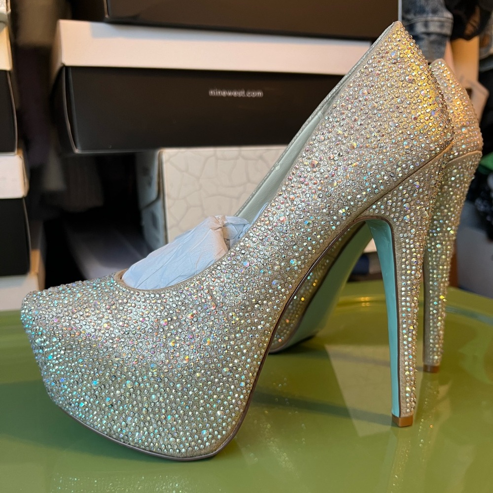 BETSEY JOHNSON BLUE WISH RHINESTONE PLATFORM HEELS PUMPS SIZE 8